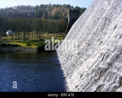 Howden-Staudamm am Derwent Reservoir in Derbyshire Peak District Stockfoto
