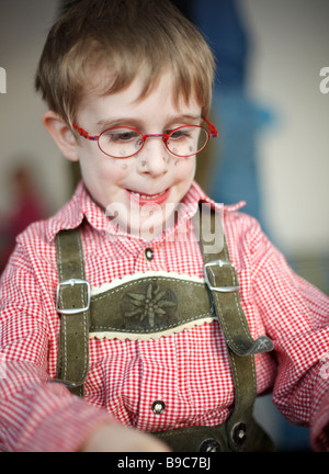 verschleierte junge Kinder Karneval Stockfoto