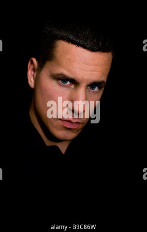 Ein Studio-Porträt einer jungen osteuropäischen männlichen Stockfoto