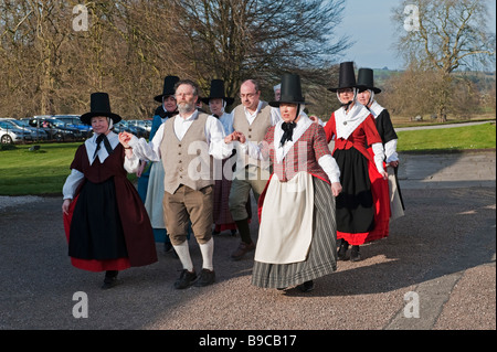 Traditionelle Walisische tanzen im Zeitraum Kleid bei Llanover Hall, Abergavenny, Wales, UK. Stockfoto