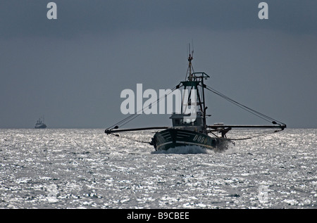 Strahl Schleppnetzfischerei für Langusten in den Sound of Sleat, Inneren Hebriden, Schottland. Stockfoto