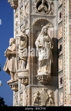 Detail der gotischen Fassade der Certosa di Pavia, Pavia, Italien Stockfoto