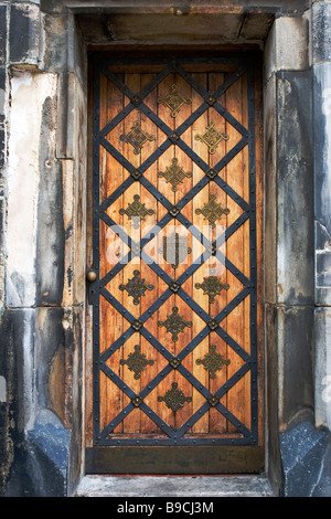 Alte gotische Tür. Stockfoto