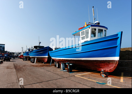 Boote in Werft im Hafen von gemeinsame in Northumberland aufgelegt Stockfoto