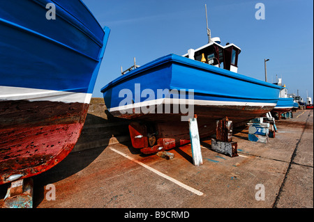 Boote in Werft im Hafen von gemeinsame in Northumberland aufgelegt Stockfoto