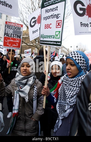 Kostenlose Palästina-Demonstration 24. Januar 2009: Ende der Blockade, Waffenlieferungen an Israel zu stoppen, fordern BBC Aufruf zur Hilfe für Gaza Stockfoto