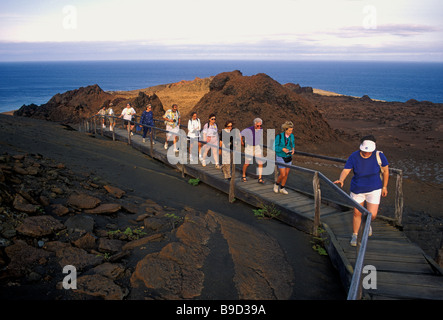 Touristen, geführte tour, Vulkankegel, Bartolome Insel, Galapagos-Inseln, Provinz Galapagos, Ecuador, Südamerika Stockfoto