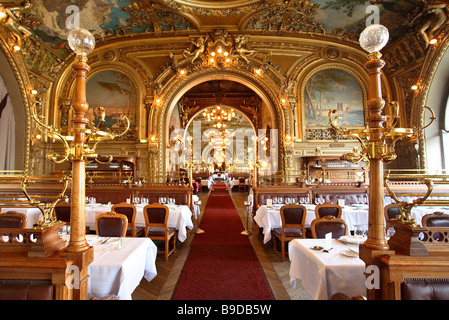 RESTAURANT LE TRAIN BLEU SITUE LA GARE DE LYON Stockfoto