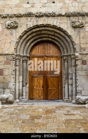 Tür von einem 12.Jh. romanische Kathedrale de Santa Maria am Seu Urgell. Lleida Provinz, Katalonien, Spanien. Stockfoto