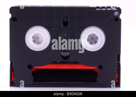 Nahaufnahme von einer Mini DV-Videokassette Ausschnitt auf weißem Hintergrund Stockfoto