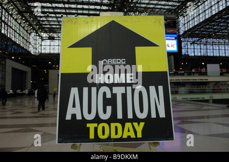 Immobilien-Schnäppchen-Jäger hinab auf das Jacob Javits Convention Center in New York Stockfoto