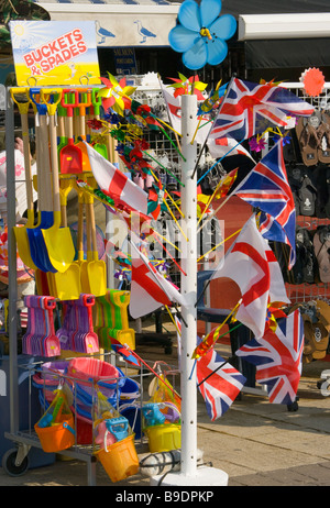 Kinder Kinder Eimer und Spaten Display direkt am Meer-Souvenir-Shop Stockfoto