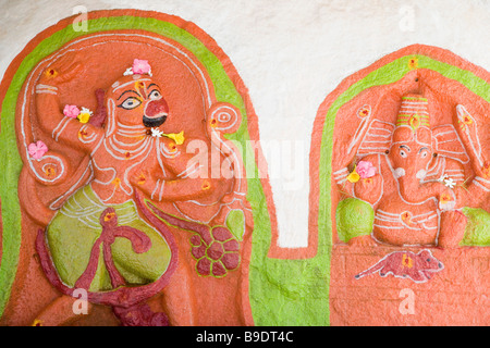 Statuen von Hindu-Götter Hanuman und Ganesha, Hampi, Karnataka, Indien Stockfoto