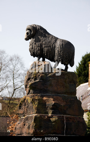 Wasser-Brunnen mit Ram in Moffat an der Spitze. Dumfriesshire. Stockfoto