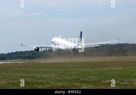 Der Airbus A380 in Farnborough International Airshow 2006, Farnborough, Hampshire, England, Vereinigtes Königreich Stockfoto