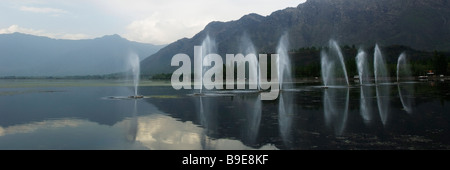 Brunnen im Garten, Nishat Dal See, Srinagar, Jammu und Kaschmir, Indien Stockfoto