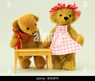 Miniatur-Teddy-Bär trinken (Mini tragen Sammlung) Stockfoto