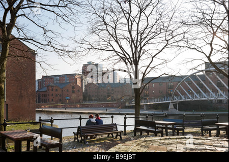 Wohnungen im sanierten Canalside Bereich Castlefield, Manchester, England Stockfoto