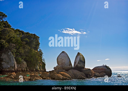 Split Apple Rock eine Felsformation in der Nähe von Marahau Abel Tasman National Park Tasman District Südinsel Neuseeland Stockfoto