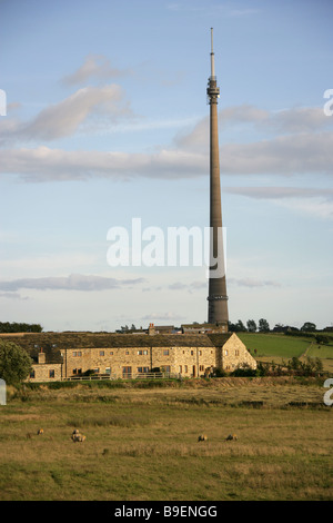 Emley Moor, West Yorkshire. Die Klasse II aufgeführten Emley Moor Fernsehen Sendestation in West Yorkshire. Stockfoto