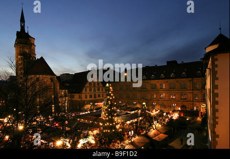 Weihnachtsmarkt am Schillerplatz in Stuttgart, Deutschland Stockfoto