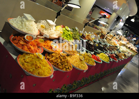 Eine Auswahl an exotischen Thai-Küche zum Verkauf in einem Einkaufszentrum in Patong Beach Phuket thailand Stockfoto