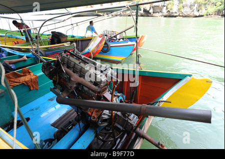 Nahaufnahme des Motors von einem lange tailed Boot vor der Insel Phuket Thailand Stockfoto