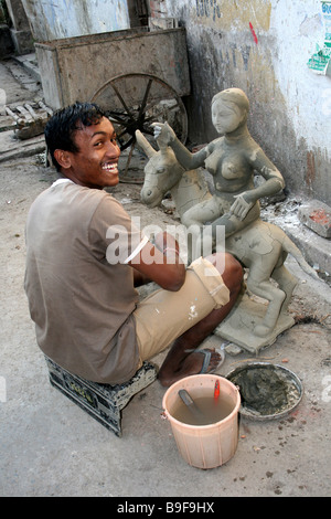 Artisan Modelle Ton Statue in der Töpfer-Markt, Kumortuli, Kolkata Stockfoto