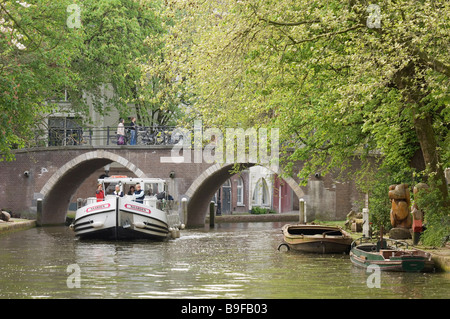 Touristen auf Boot im Fluss Alte Gracht Utrecht Niederlande Stockfoto