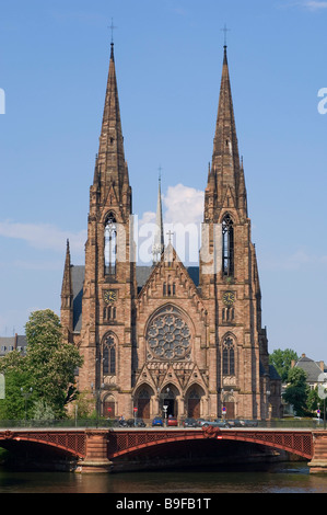 Kirche im Waterfront, Rhein, St. Paul Kathedrale, Straßburg, Elsass, Frankreich Stockfoto