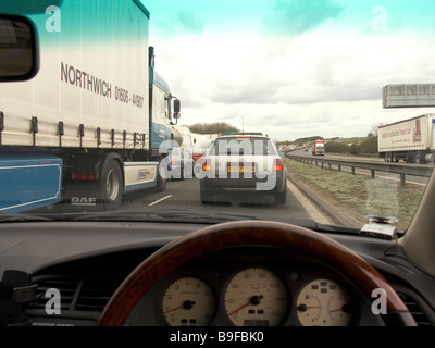 England-M6 Autobahn Blick vom Auto im statischen Verkehr Stockfoto