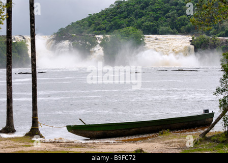 Wasserfälle im Wald, Salto Ucaima, Canaima National Park, La Gran Sabana, Salto Wadaima, Venezuela Stockfoto