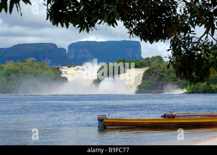 Wasserfälle im Wald, Salto Ucaima, Canaima National Park, La Gran Sabana, Salto Wadaima, Venezuela Stockfoto