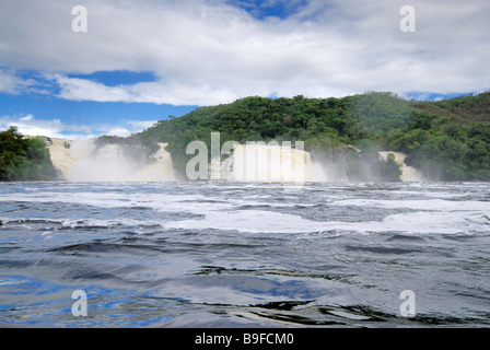 Wasserfälle im Wald, Salto Ucaima, Salto Golondrina, Canaima National Park, La Gran Sabana, Salto Wadaima, Venezuela Stockfoto