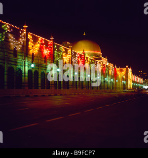 Einkaufszentrum beleuchtet in der Nacht, Al Majarra Souq, Sharjah, Vereinigte Arabische Emirate Stockfoto