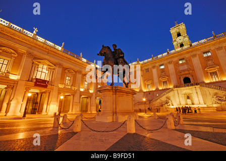 Marc Aurel-Statue auf Sockel in der Nacht Monte Zeitabschnittes Rom Latium Italien Stockfoto