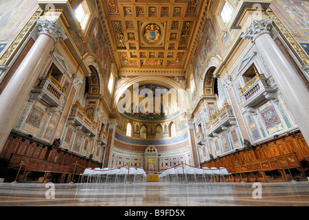 Innenraum der Basilika St. Johannes im Lateran-Basilika, Rom, Latium, Italien Stockfoto