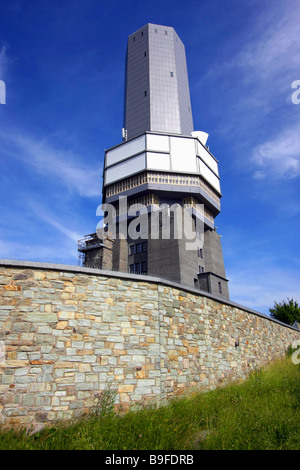 Niedrigen Winkel Blick auf Radio Sendemast, Feldberg, Taunus, Hessen, Deutschland Stockfoto