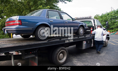 Amerikanische Buick Auto geladen auf Rettung LKW Branson Missouri USA Stockfoto