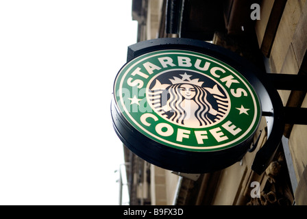 Starbucks Coffee-Zeichen im Stadtzentrum von Manchester UK Stockfoto