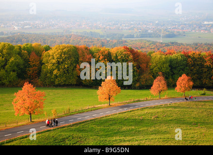 Autumnscene mit Street in Upperfrankonia Bayern Deutschland Stockfoto