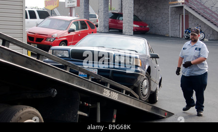 Amerikanische Buick Auto geladen auf Rettung LKW Branson Missouri USA Stockfoto