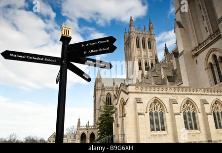 Ein Schild vor der Washington National Cathedral in Washington DC Stockfoto