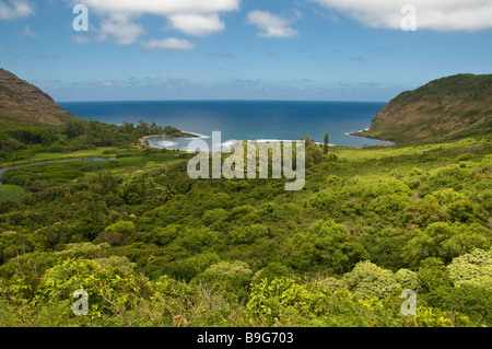 Halawa Beach Park an Mündung des Halawa Valley, Molokai, Hawaii. Stockfoto
