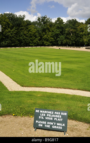 Bitte gehen Sie nicht auf dem Rasen Schloss Chenonceau Loire-Frankreich Stockfoto