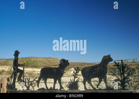 Schmiedeeisen-Schild am Ranch Eingang in der Nähe von Pandale in Pecos River Valley in Val Verde County Texas USA Stockfoto