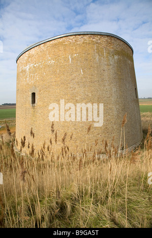 Martello-Turm Y in den Sümpfen Bawdsey Suffolk England Stockfoto