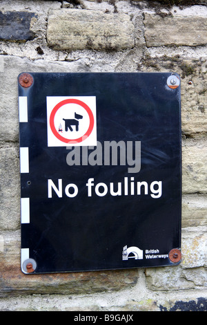 Keine Fouling-Schild am Seite des Rochdale Kanal Sowerby Bridge, Halifax, West Yorkshire Stockfoto