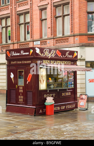 Eis-stand auf der Market Street Manchester City Centre UK Stockfoto