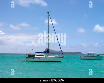 B0015P 0221 Coin de Mire Island Nature Reserve und Yacht vor Cap Malheureux Mauritius Stockfoto